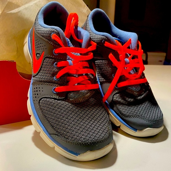 Nike Sneakers - Picture 2 of 3